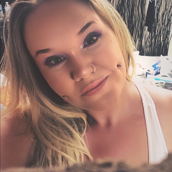 Meet your Posher, Amanda - Picture 13 of 16